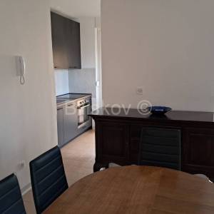 Dugoročan najam 3 sobe studenti Mertojak Split