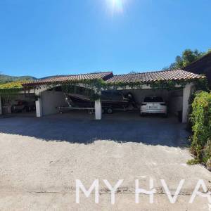 Dva apartmana na prvom katu u Jelsi