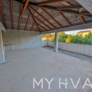 Dva apartmana na prvom katu u Jelsi