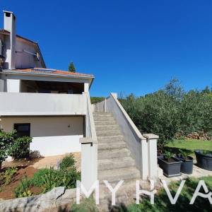 Dva apartmana na prvom katu u Jelsi