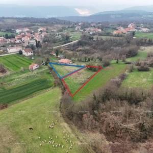 Dvije parcele sa dvije građevinske dozvole!