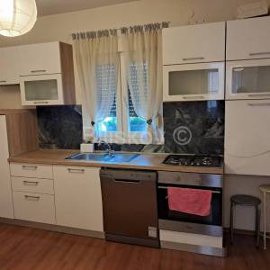 Dvoetažan stan, kamena kuća najam Trogir