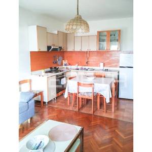 Dvosoban stan u centru s pogledom na more i grad

