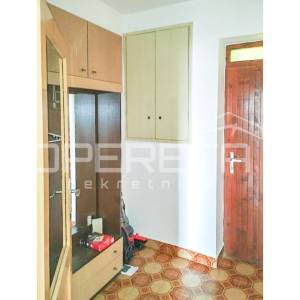 Dvosoban stan u centru s pogledom na more i grad

