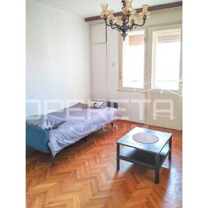 Dvosoban stan u centru s pogledom na more i grad

