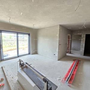 Dvosoban stan u prizemlju s vrtom