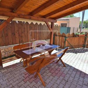 Dvosoban stan u Puli s dvorištem i 2 parkirna mjesta