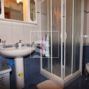 Dvosoban stan u Puli s dvorištem i 2 parkirna mjesta