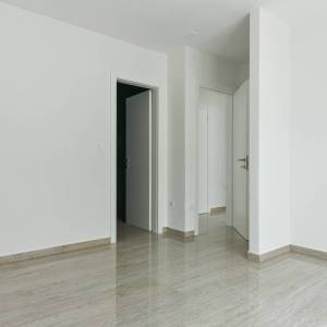 Dvosobni stan u prizemlju novogradnje (mogućnost 3 sobe i bazena)