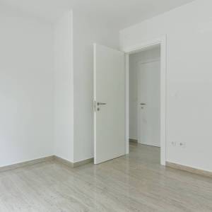 Dvosobni stan u prizemlju novogradnje (mogućnost 3 sobe i bazena)