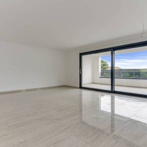 Dvosobni stan u prizemlju novogradnje (mogućnost 3 sobe i bazena)