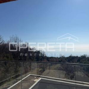 Ekskluzivni luksuzni stan s privatnim bazenom, vrtom i prostranom terasom – 2 ga