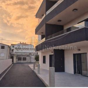  "EURO-HORTUS" S-4 _ 3SOBAN STAN 115m2 S KROVNOM TERASOM-PANORAMSKI POGLED, GPM 20m2