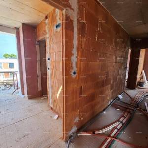 Fažana! Dvojna kuća s garažom u neposrednoj blizini mora i plaža!