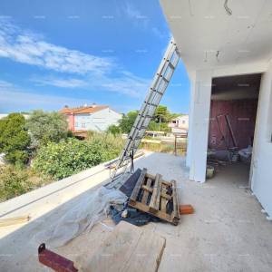 Fažana! Dvojna kuća s garažom u neposrednoj blizini mora i plaža!