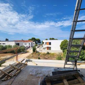 Fažana! Dvojna kuća s garažom u neposrednoj blizini mora i plaža!