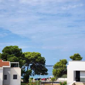 Fažana! Dvojna kuća s garažom u neposrednoj blizini mora i plaža!