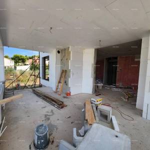 Fažana! Dvojna kuća s garažom u neposrednoj blizini mora i plaža!