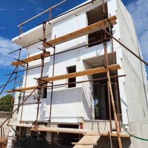 Fažana! Dvojna kuća s garažom u neposrednoj blizini mora i plaža!