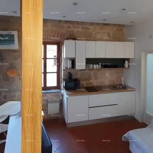 Funtana, Prodaje se  kamena kuća s pogledom na more