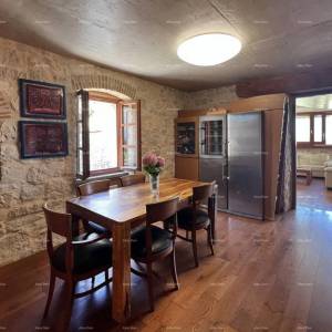 Funtana, Prodaje se  kamena kuća s pogledom na more