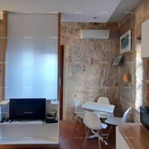 Funtana, Prodaje se  kamena kuća s pogledom na more