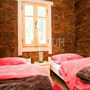 Gorski kotar, Begovo Razdolje, goranska kuća s građevinskom česticom