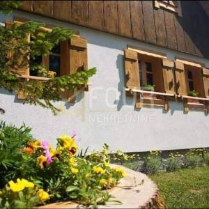 Gorski kotar, Begovo Razdolje, goranska kuća s građevinskom česticom