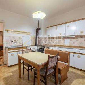 Gorski kotar, Ravna Gora, kuća 150m2 + dvije gospodarske zgrade 