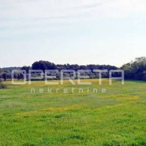 Građevinski teren okružen prirodom – idealno za premium vile 