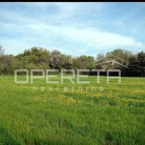 Građevinski teren okružen prirodom – idealno za premium vile 