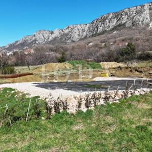 Građevinsko zemljište 1.250 m² s dozvolom i temeljima – Bribir, pogled more