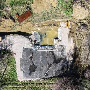 Građevinsko zemljište 1.250 m² s dozvolom i temeljima – Bribir, pogled more