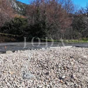 Građevinsko zemljište 1.250 m² s dozvolom i temeljima – Bribir, pogled more