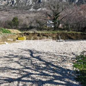 Građevinsko zemljište 1.250 m² s dozvolom i temeljima – Bribir, pogled more