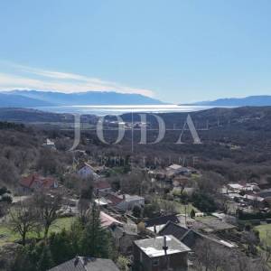 Građevinsko zemljište 1.250 m² s dozvolom i temeljima – Bribir, pogled more