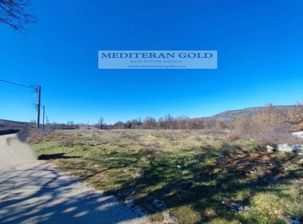 Građevinsko zemljište, Radošić, uz cestu