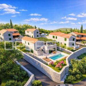 Građevinsko zemljište s idejnim za 4 kuće, Čilipi