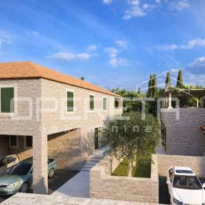 Građevinsko zemljište s idejnim za 4 kuće, Čilipi