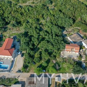 Građevinsko zemljište u mirnom predjelu Sućurja – 2367 m²