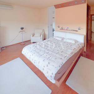 Grobnik,samostojeća kuća sa poslovnim prostorom na velikoj okućnici