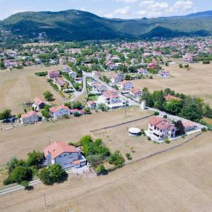 Grobnik,samostojeća kuća sa poslovnim prostorom na velikoj okućnici