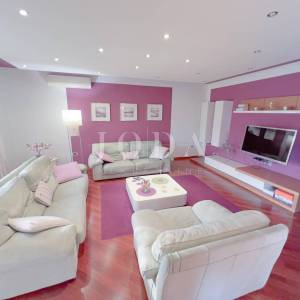 Grobnik,samostojeća kuća sa poslovnim prostorom na velikoj okućnici