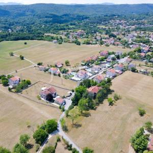 Grobnik,samostojeća kuća sa poslovnim prostorom na velikoj okućnici