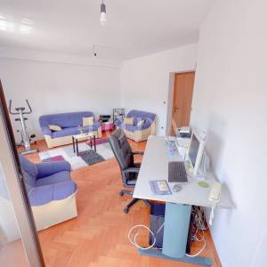 Grobnik,samostojeća kuća sa poslovnim prostorom na velikoj okućnici