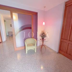 Grobnik,samostojeća kuća sa poslovnim prostorom na velikoj okućnici