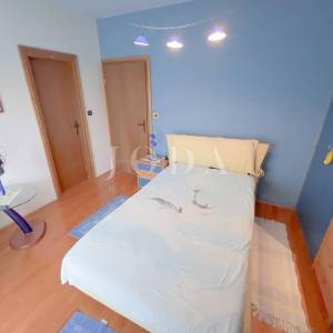 Grobnik,samostojeća kuća sa poslovnim prostorom na velikoj okućnici