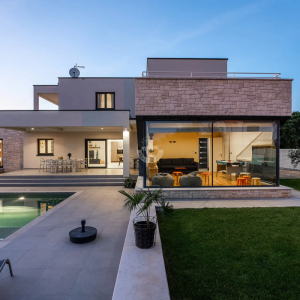 Hrvatska, Poreč, Varvari – potpuno namještena luksuzna vila s bazenom, 280 m²