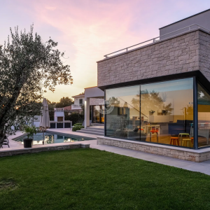 Hrvatska, Poreč, Varvari – potpuno namještena luksuzna vila s bazenom, 280 m²