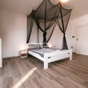 Hrvatska, Zadar, Vinjerac – stan s pogledom na more u Vinjercu na prodaju, 1 spavaća soba, balkon, parkirno mjesto